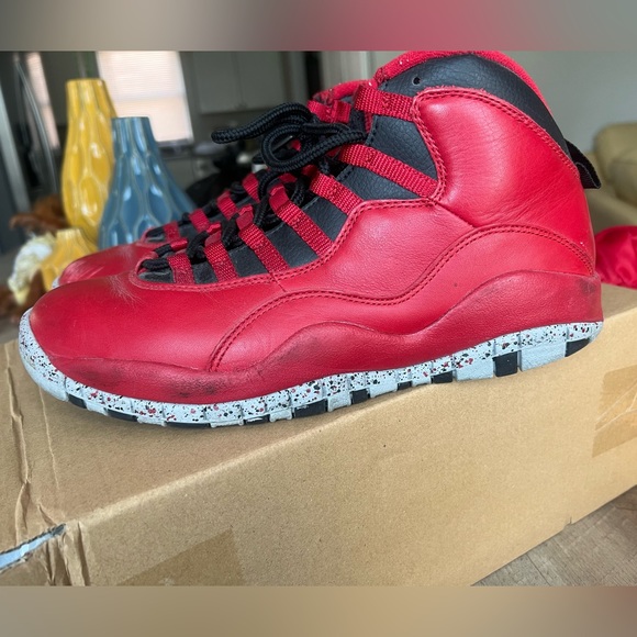 Red/Blk Men red retro bulls - Picture 2 of 5